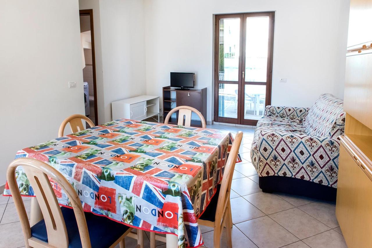 S130 - Sirolo, Deliziosa Villetta Con Terrazzo Luaran gambar