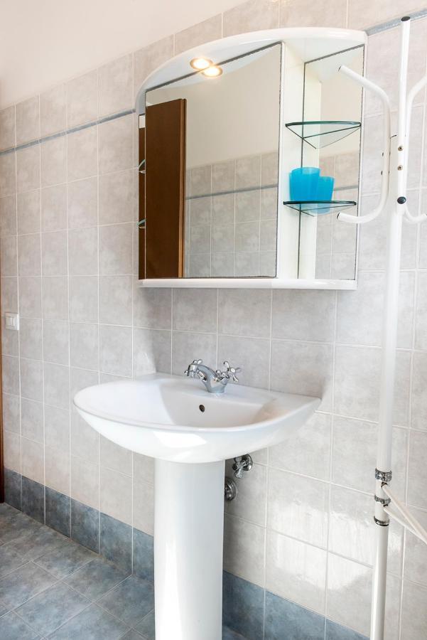 S130 - Sirolo, Deliziosa Villetta Con Terrazzo Luaran gambar