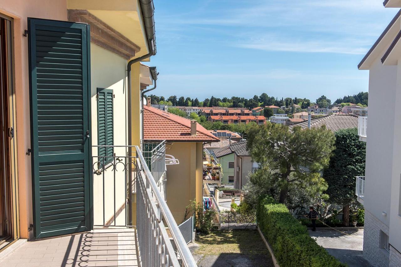 S130 - Sirolo, Deliziosa Villetta Con Terrazzo Luaran gambar